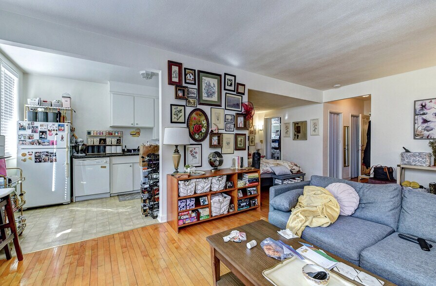 More Photos Of 8212-8218 Greenwood Ave N, Seattle Storefront Retail Residential For Lease