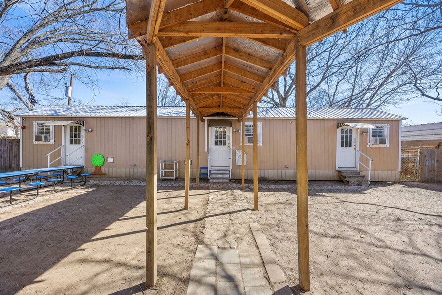 More Photos Of 768 N Saint Augustine Dr, Dallas Specialty For Sale