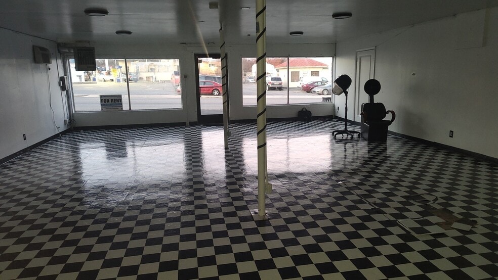 More Photos Of 1019-1021 W Washington St, Hagerstown Storefront Retail Residential For Lease