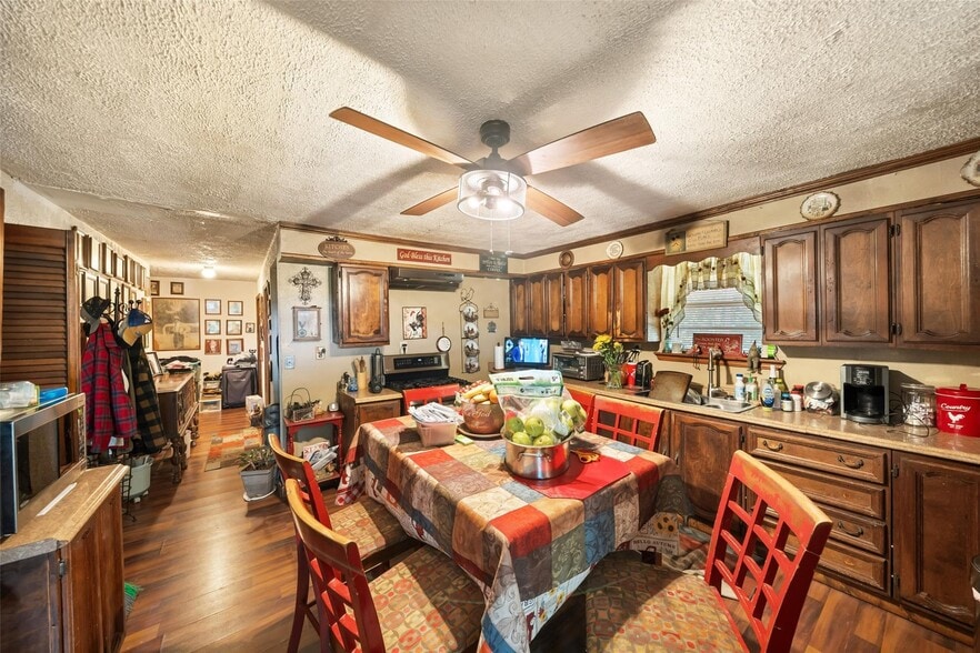 More Photos Of 19160 Terri Ln, Conroe Office Residential For Sale