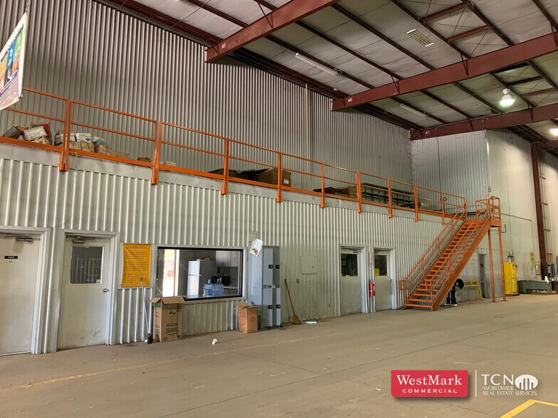 More Photos Of 5711 E FM 40, Lubbock Manufacturing For Sale