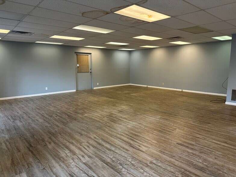 More Photos Of 2-14 Heritage Dr, Bourbonnais Office For Lease