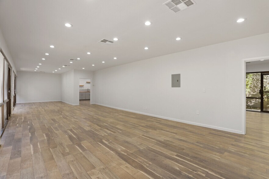 More Photos Of 5637 N Pershing Ave, Stockton Medical For Lease