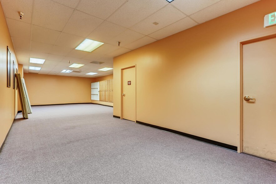 More Photos Of 16800 E Mississippi Ave, Aurora Freestanding For Sale