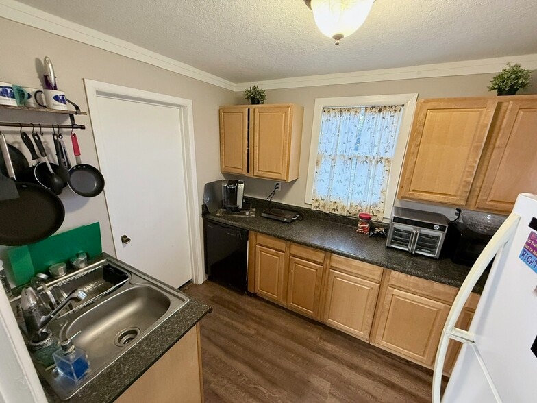 More Photos Of 169 W Broadway St, Oviedo Medical For Lease