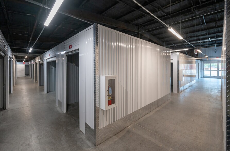 More Photos Of 3670 N L St, Pensacola Office For Lease