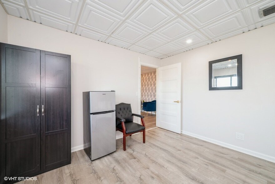 More Photos Of 2335 Tamiami Trl N, Naples Medical For Sale