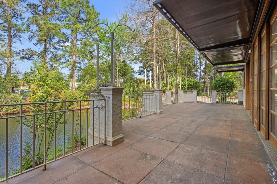 More Photos Of 1028 Johnnie Dodds Blvd, Mount Pleasant Restaurant For Sale