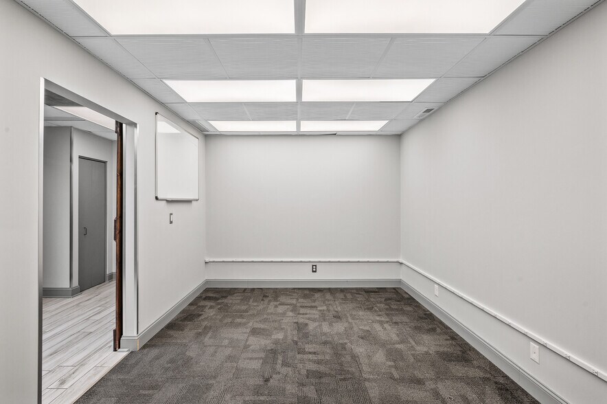 More Photos Of 4920-4934 Lincoln Dr, Edina Office For Sale