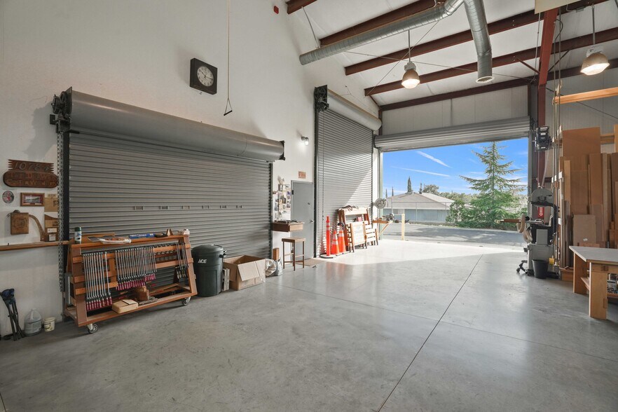 More Photos Of 3212 Mt Pinos Way, Frazier Park Light Manufacturing For Sale