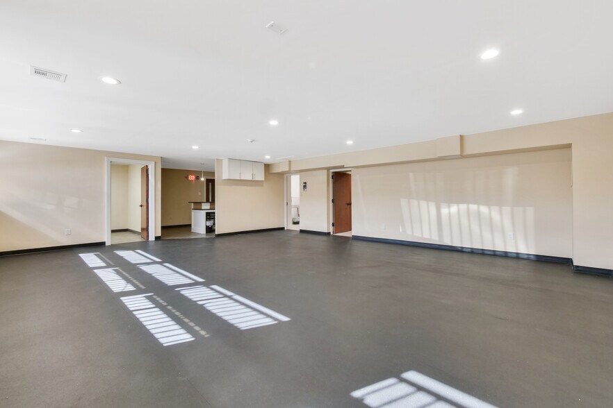 More Photos Of 883 Poole Ave, Hazlet Medical For Lease