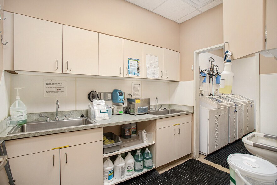 More Photos Of 3770 Capital Ave SW, Battle Creek Medical For Sale