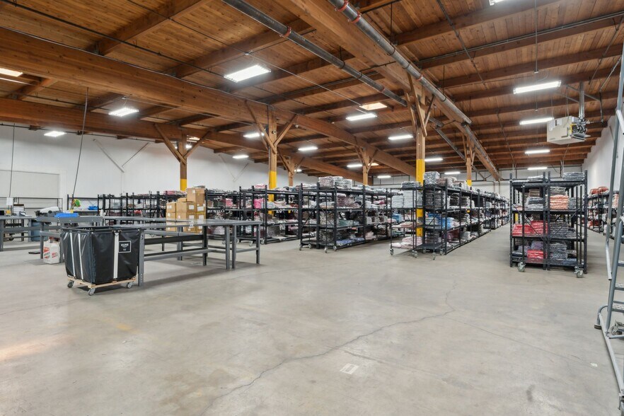 More Photos Of 999 W 1500 S, Woods Cross Warehouse For Lease