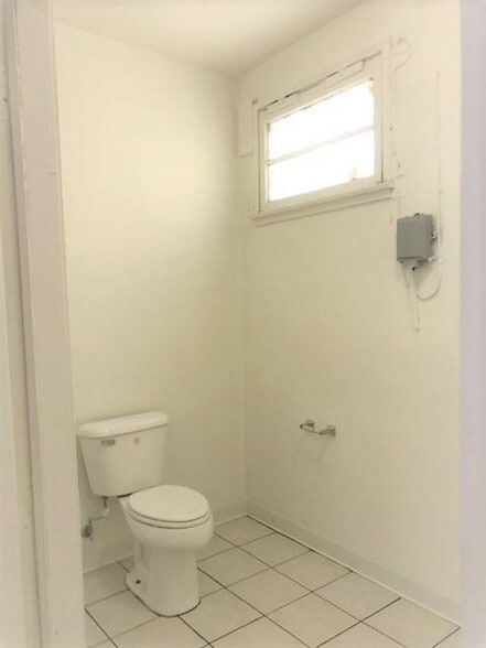 More Photos Of 6106-6112 Rita Ave, Huntington Park Storefront Retail Office For Lease