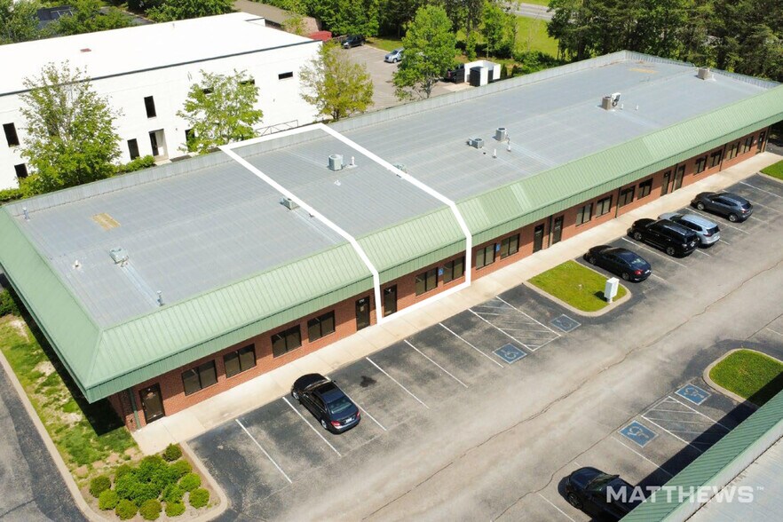 Primary Photo Of 123 SE Parkway Ct, Franklin Showroom For Lease