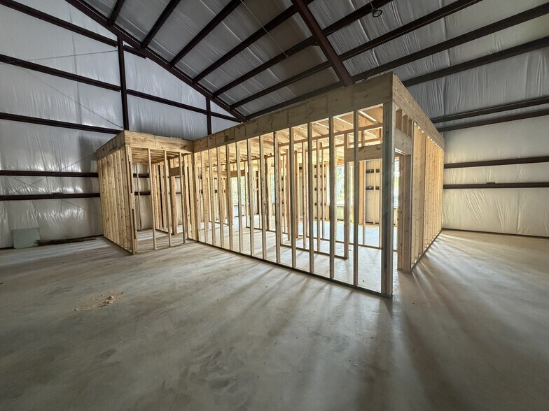 More Photos Of 2314 Wade Cir N, Conroe Warehouse For Sale