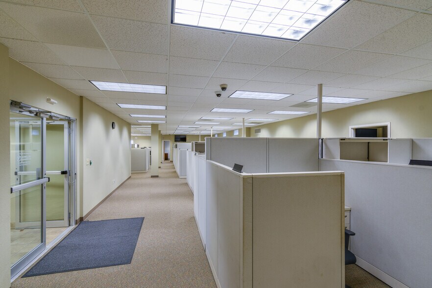 More Photos Of 2023 St. Mary's Blvd, Jefferson City Medical For Sale