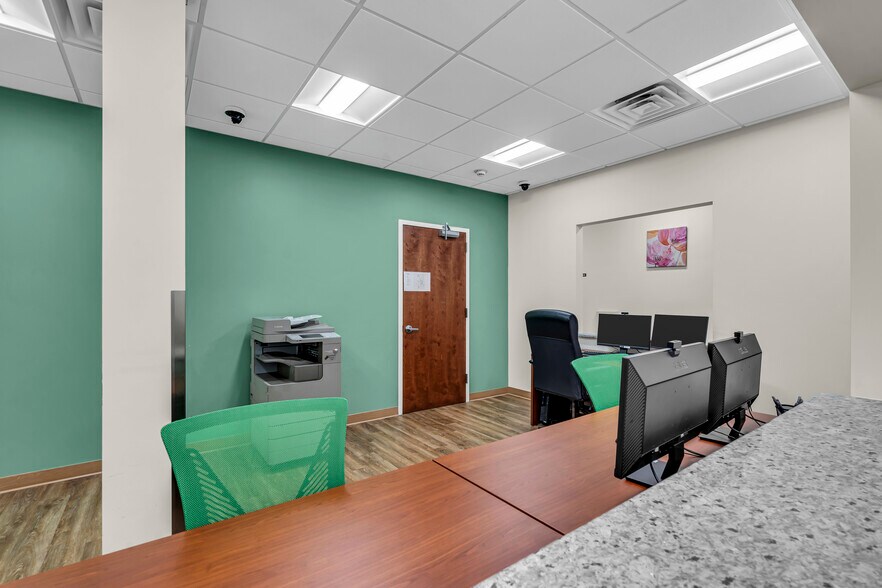More Photos Of 500 Park Ave, Manalapan Township Medical For Lease
