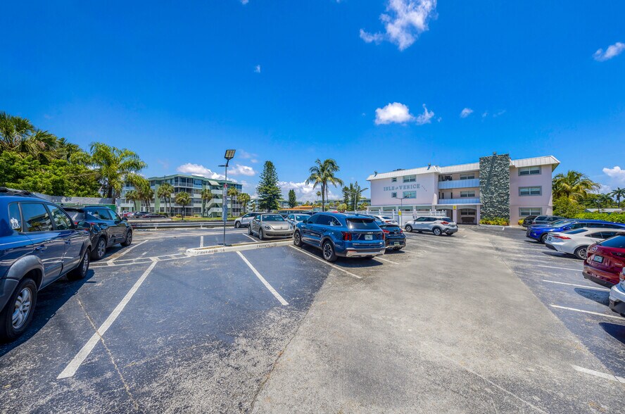 More Photos Of 2775 Taft St, Hollywood Apartments For Sale