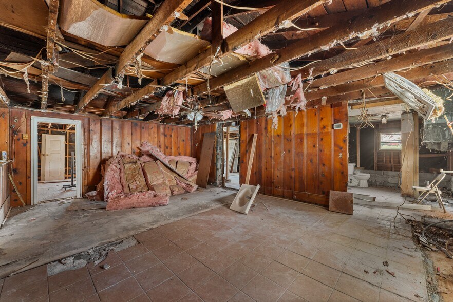 More Photos Of 7736 Westpoint Rd, West Point Freestanding For Sale