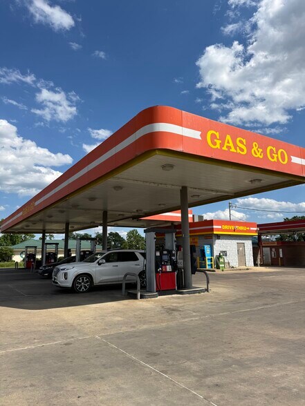 More Photos Of 339 US-82, Greenwood Service Station For Sale
