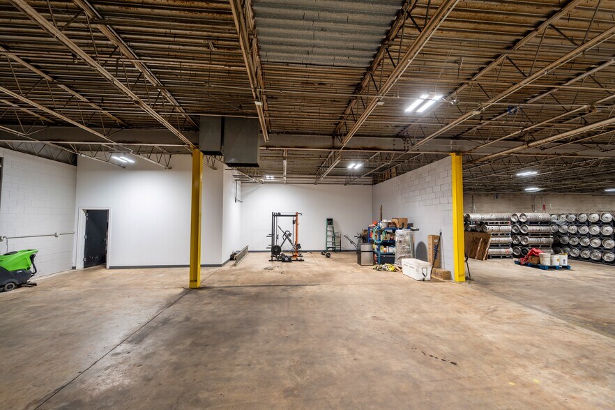 More Photos Of 255 E 167th St, Harvey Distribution For Lease
