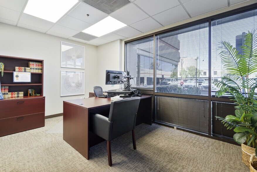 More Photos Of 202 E Earll Dr, Phoenix Medical For Sale