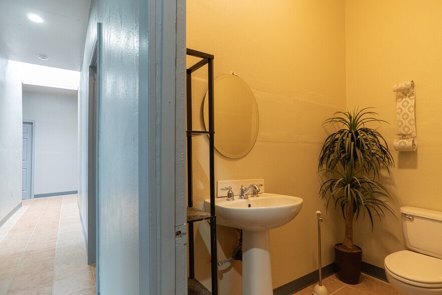 More Photos Of 3882 Washington Ave, Le Grand Apartments For Sale