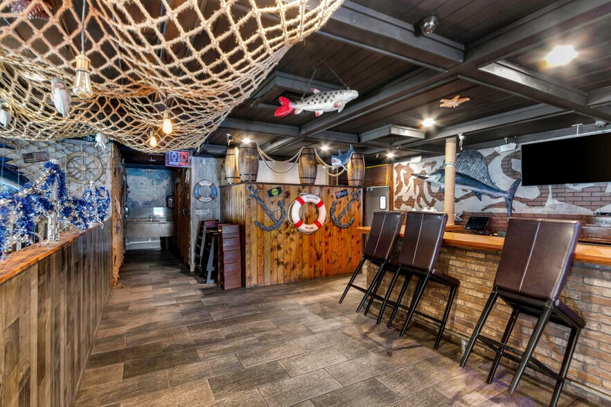 More Photos Of 2901 Tyrone Blvd, Saint Petersburg Restaurant For Sale