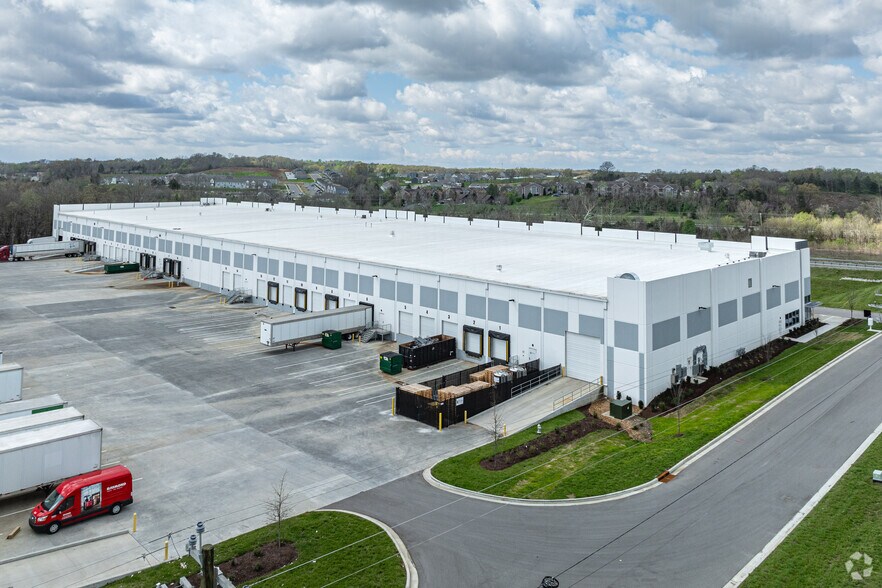 More Photos Of 25 Genesco Pky, Lebanon Distribution For Lease