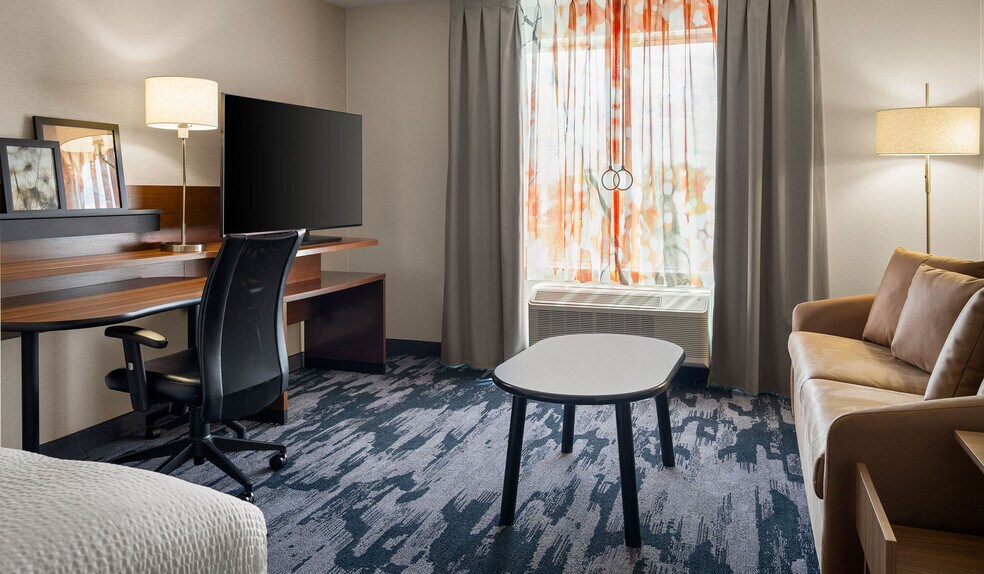 More Photos Of 10495 Crosspoint Blvd, Indianapolis Hotel For Sale