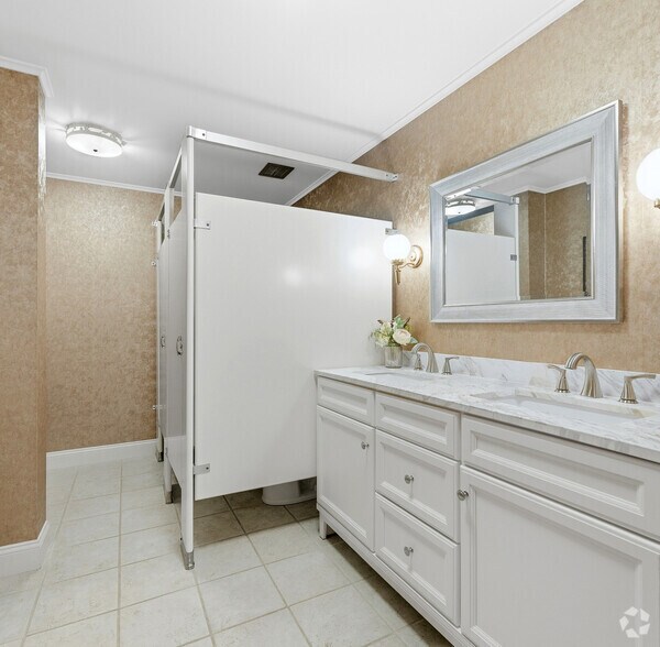 More Photos Of 65 N Gallatin Ave, Uniontown Funeral Home For Sale