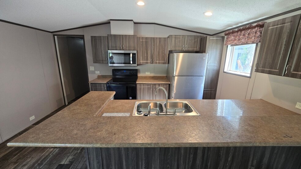 More Photos Of 44 Crawford Dr, Lake Placid Manufactured Housing Mobile Home Park For Sale