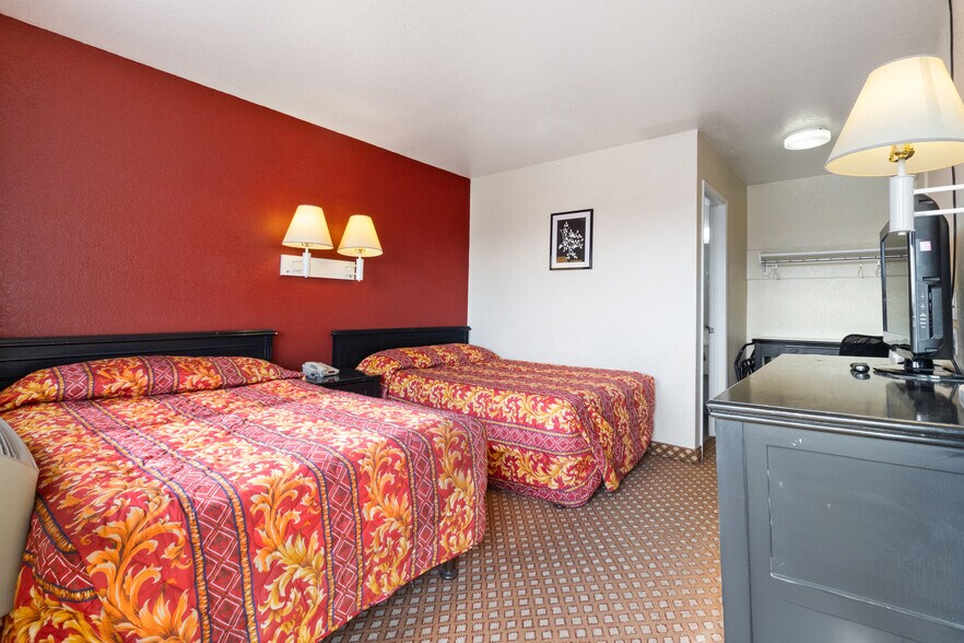 More Photos Of 16901 Stoddard Wells Rd, Victorville Hotel For Sale