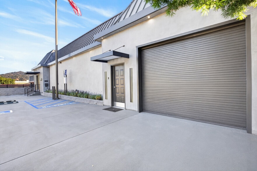 More Photos Of 703 S Main St, Burbank Showroom For Sale