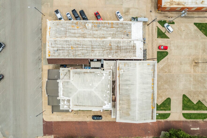 More Photos Of 115-117 W Grand Ave, Tonkawa Storefront Retail Office For Sale