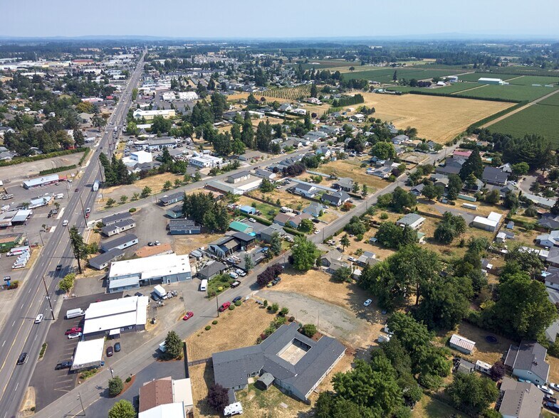 More Photos Of 1480 NE Laurel Ave, Woodburn Office For Sale