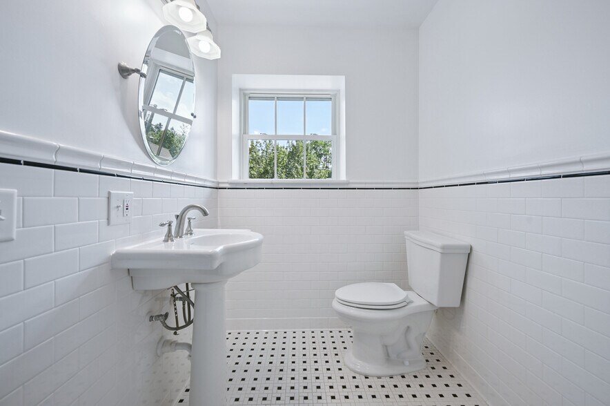 More Photos Of 56 Main St, Stamford Hotel For Sale