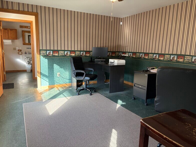 More Photos Of 201 Daniel Shays Hwy, Athol Flex For Sale