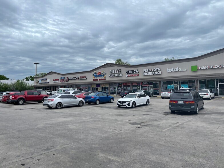 More Photos Of 5516-5542 Airline Dr, Houston Unknown For Lease