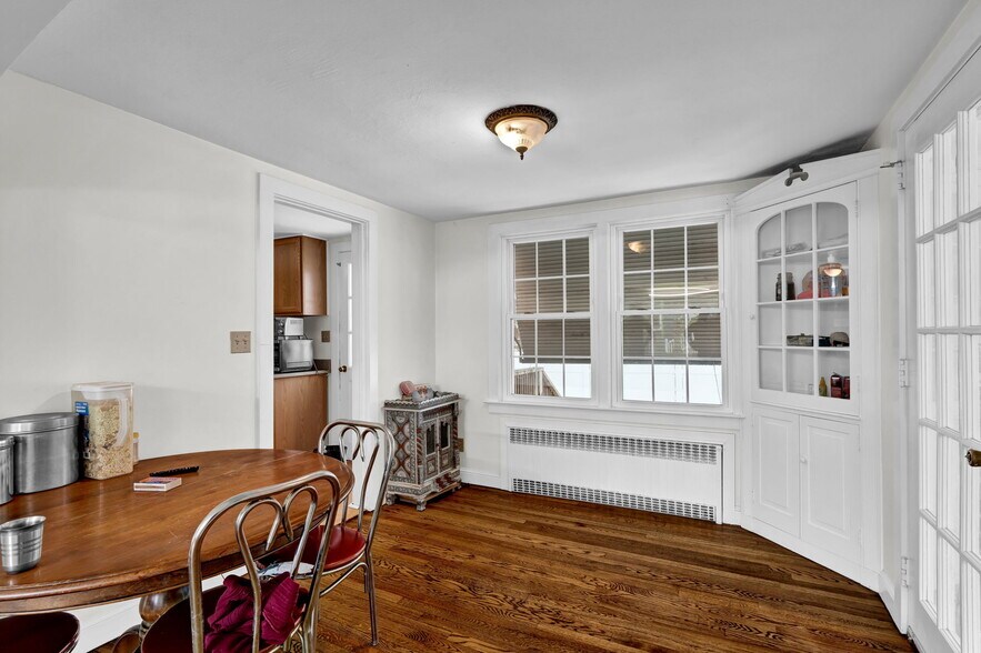 More Photos Of 93 Elm St, Old Saybrook Restaurant For Sale