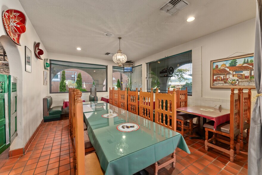More Photos Of 1347 NE Stephens St, Roseburg Restaurant For Sale