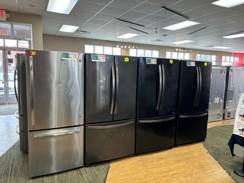 More Photos Of 4415 Corunna Rd, Flint Freestanding For Sale