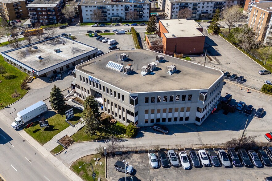 More Photos Of 5929 Rte Transcanadienne, Montréal Loft Creative Space For Lease