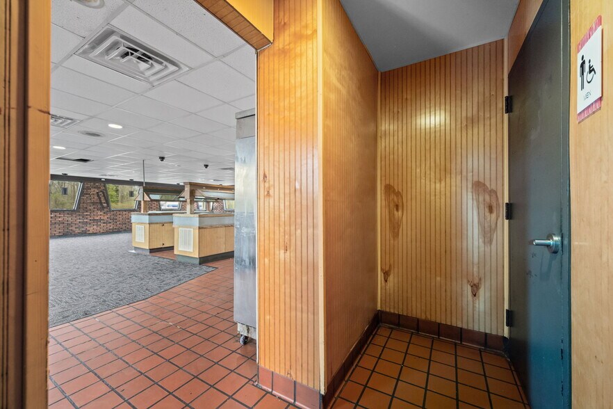 More Photos Of 1301 Gum Branch Rd, Jacksonville Restaurant For Sale