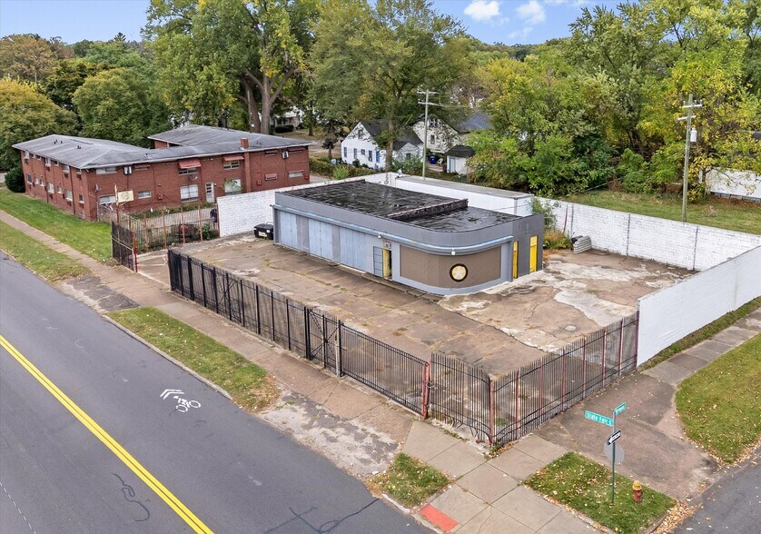 More Photos Of 1750 E State Fair, Highland Park Auto Repair For Lease