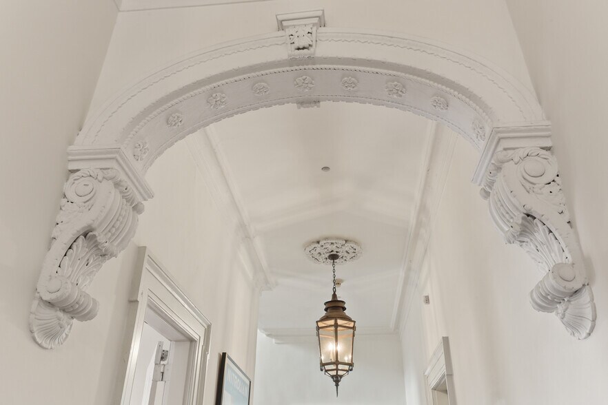 More Photos Of 2111 Dauphine St, New Orleans Hotel For Sale