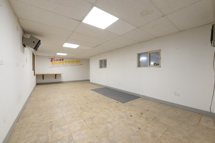 More Photos Of 1927 Cherry Hill Rd, Joliet Warehouse For Lease