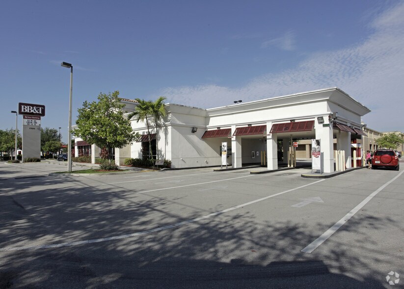 More Photos Of 17930 NW 57th Ave, Hialeah Bank For Lease
