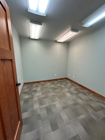 More Photos Of 820 W Summit St, Winterset Medical For Sale